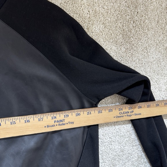 Evereve Kat Vegan Leather Front Swetashirt Black Raglan Pullover Top Size Small - Picture 13 of 16